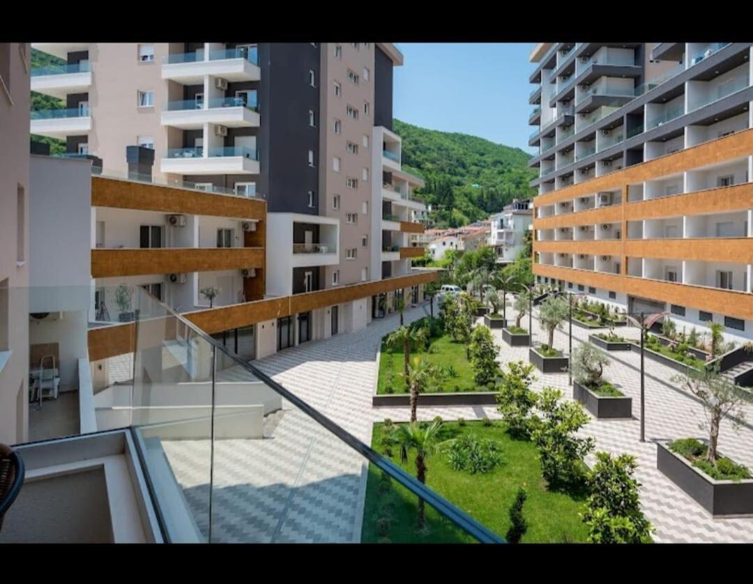 Studio Apartment *